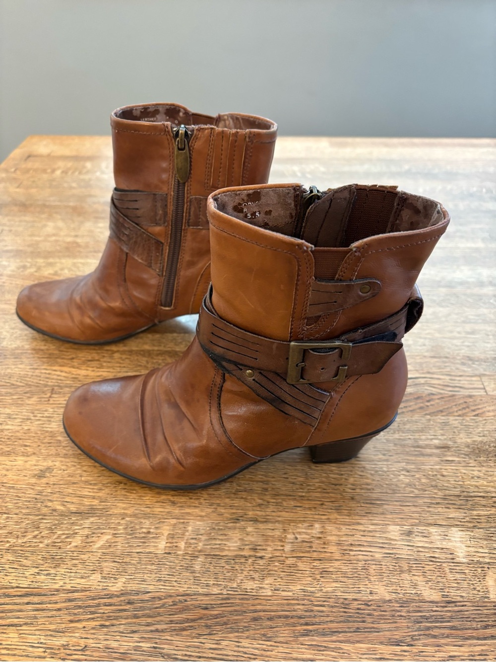 Earth Women's Tan Leather Ankle Boots with Buckle Size 5.5